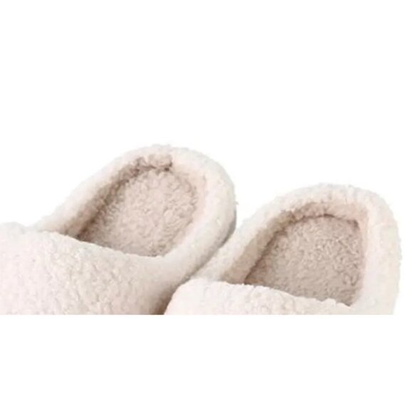 2/$30 NEW Cute Size 9 Fuzzy Queen Slippers - Picture 7 of 8